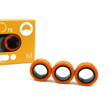 Afbeelding in Gallery-weergave laden, Fingears Magnetische Ringen Oranje Zwart vooraanzicht
