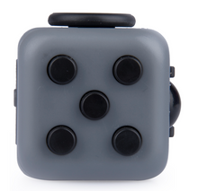 Afbeelding in Gallery-weergave laden, De zijkant van fidget cube grijs graphite - klikken
