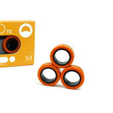 Load image into Gallery viewer, Fingears Magnetische Ringen Oranje Zwart zijaanzicht
