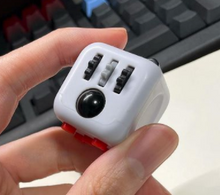 Load image into Gallery viewer, Sfeerbeeld van de fidget cube retro nintendo gamer
