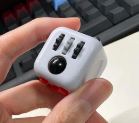 Fidget Cube Retro zwart wit rood